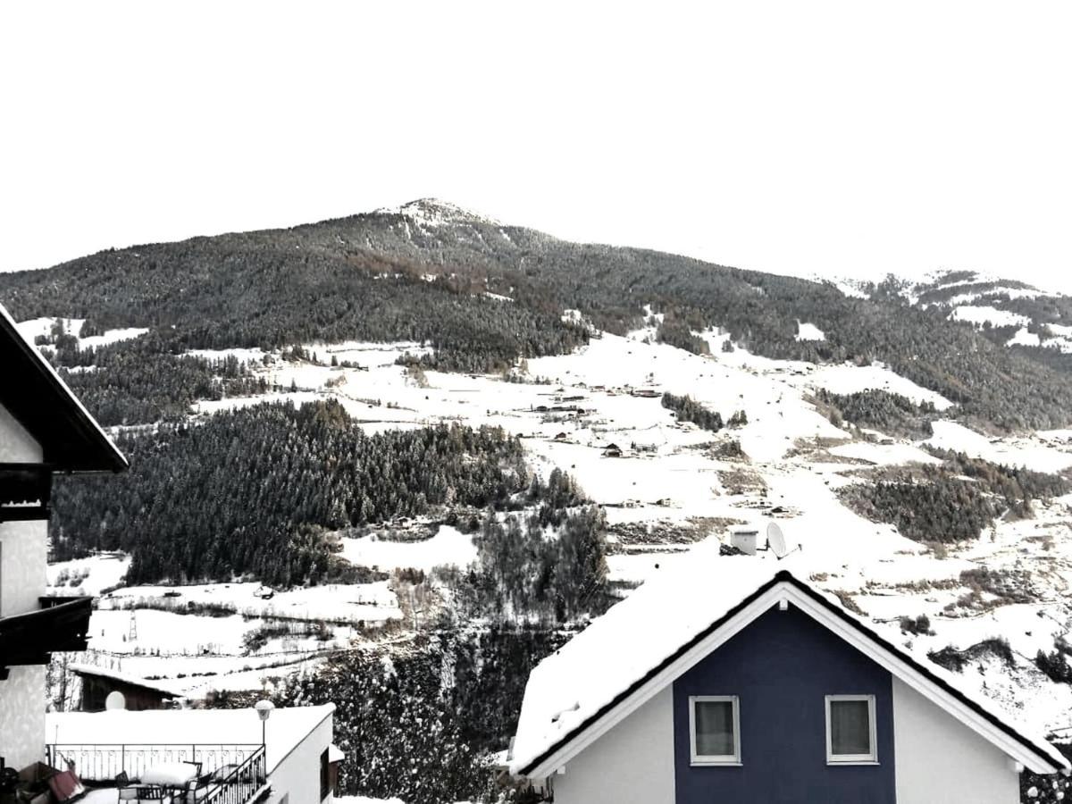 Modern Apartment In Hochgallmigg With Balcony Buitenkant foto